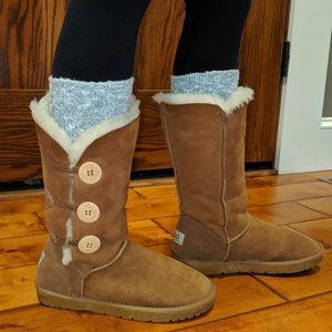Ugg Bailey Triplet Button Chestnut Boot Size 6 ❄️❄
